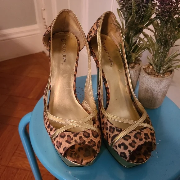 Gold and leopard slight platform heels 7.5 hp 🔥🔥😋 - Picture 1 of 6